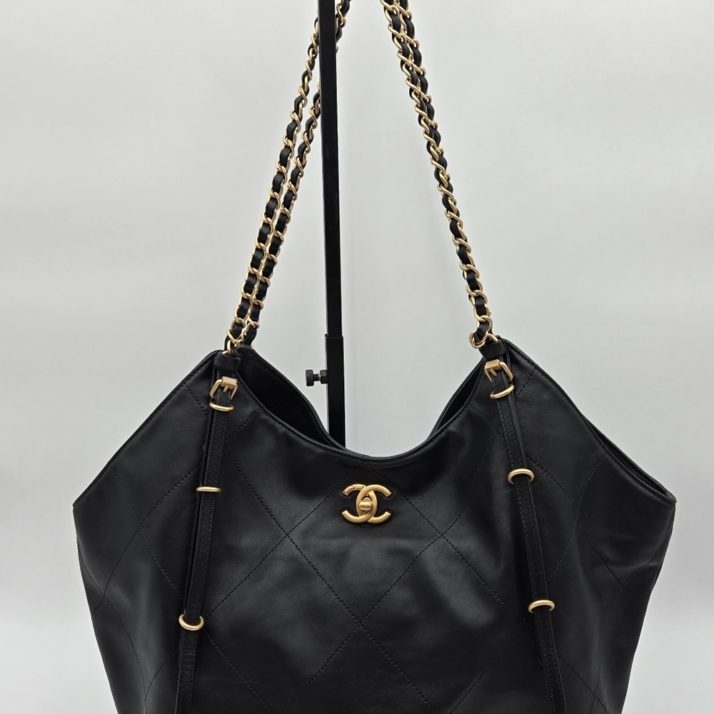 Chanel Maxi Shopping Bag - COA INCLUDED - Picture 5 of 12